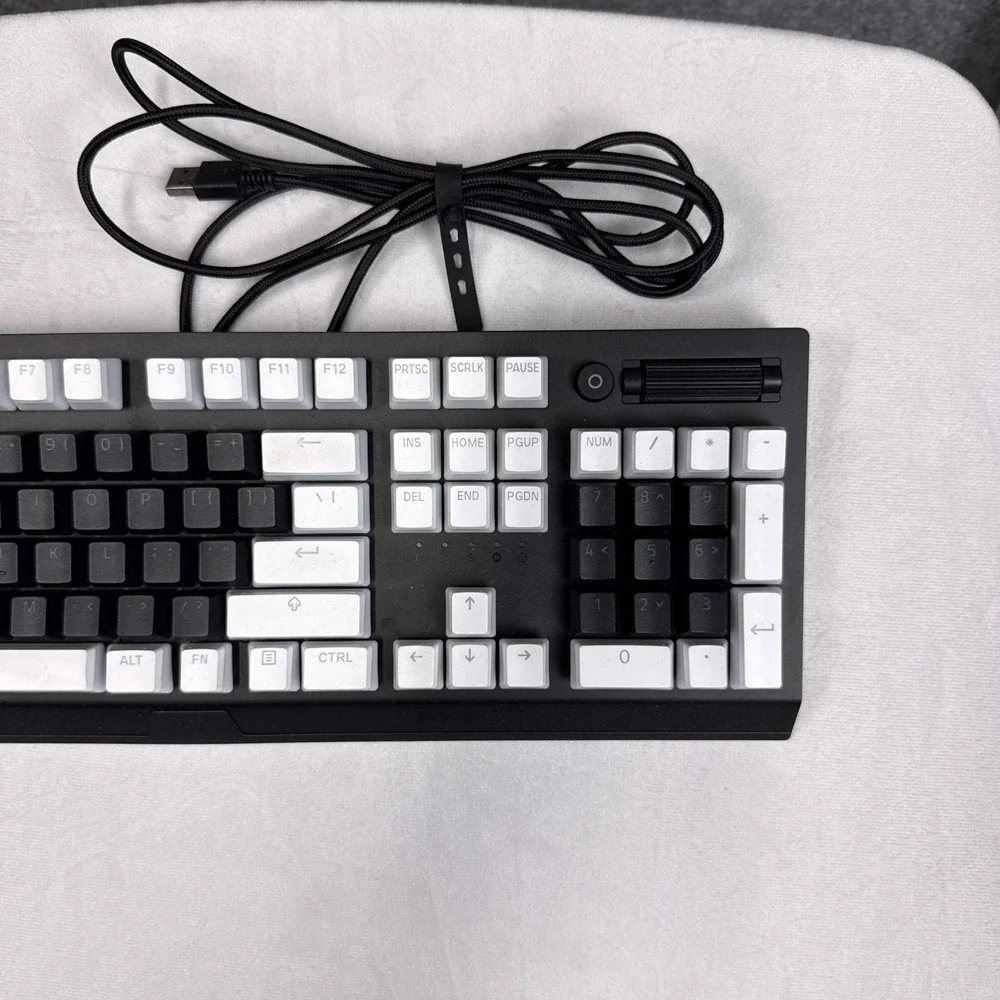 Razer BlackWidow V3 Gaming Keyboard Green Switches Custom Black White Keycaps